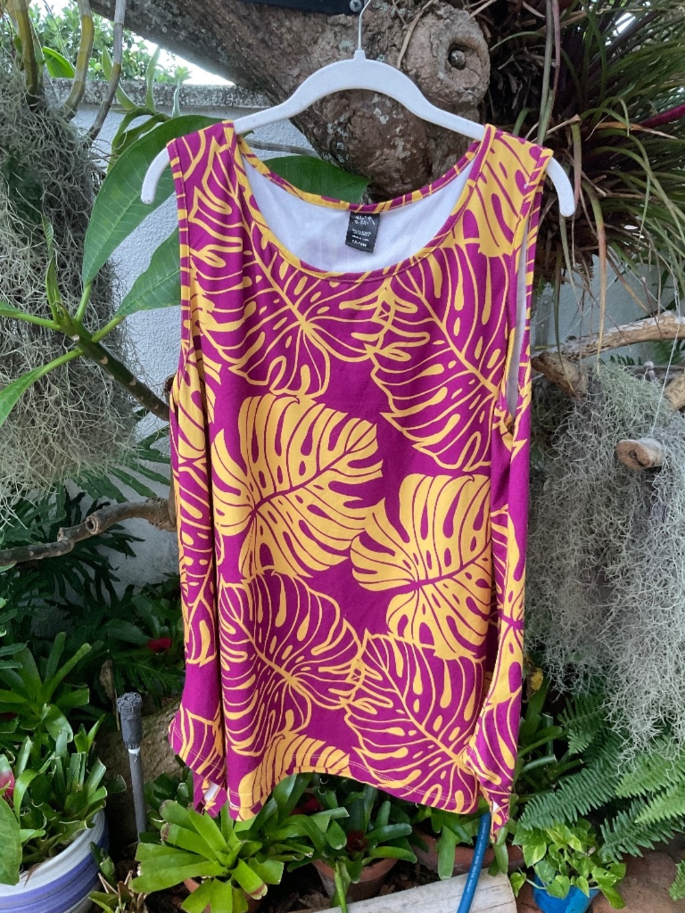 Lovely Dark Pink & Yellow Hawaiian Top Sz 1x